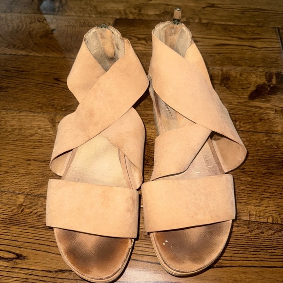 Eileen Fisher Tumbled Nubuck Leather CrissCross Banded Sport Sandals Size 8 1/2 - Picture 2 of 5